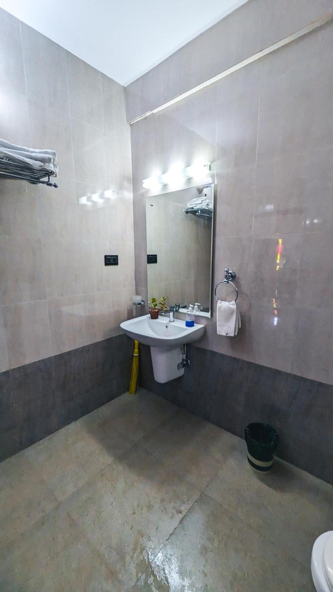 The First House By V3Homestay 4Bhk Private Pool カラングート エクステリア 写真