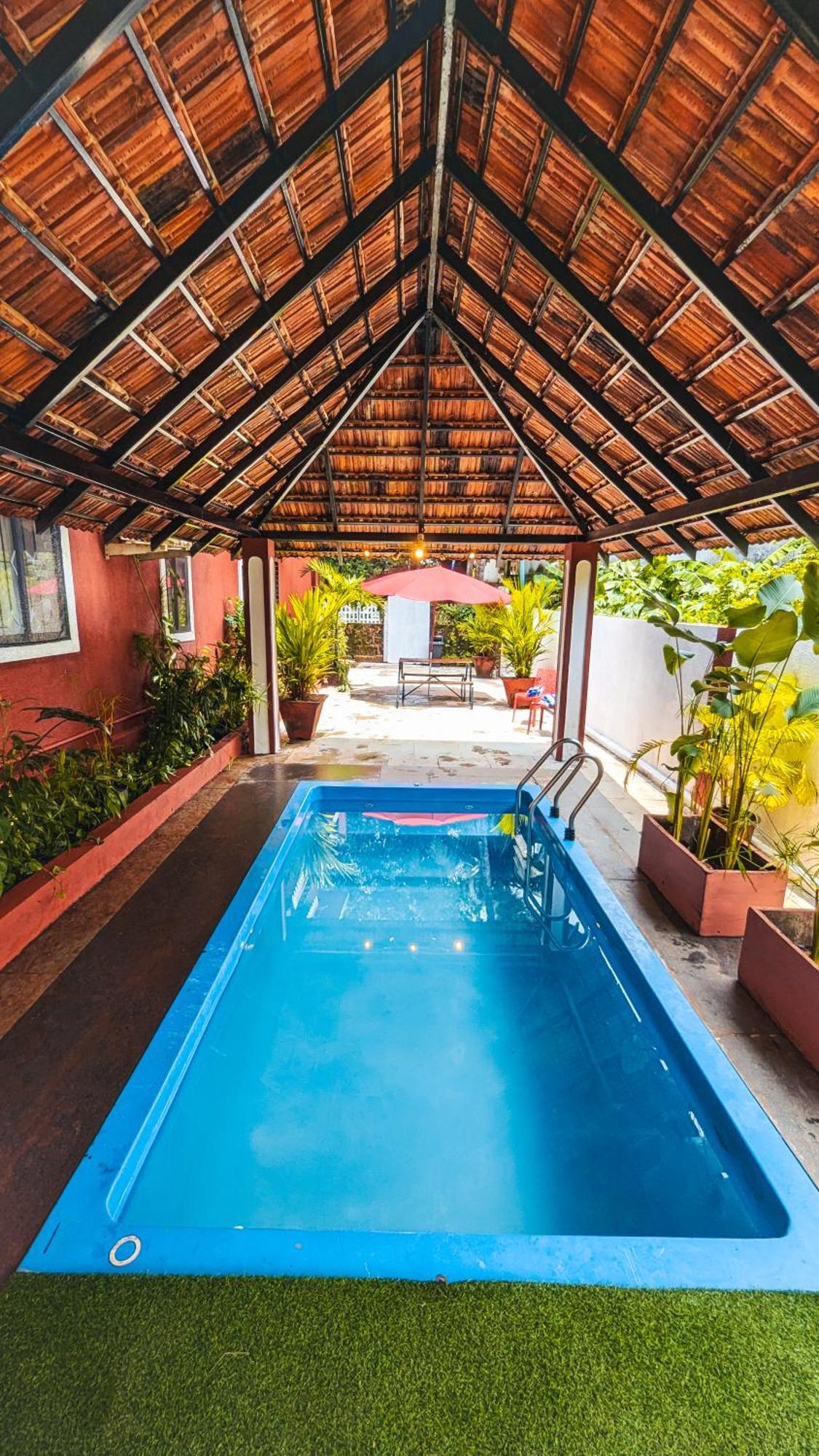 The First House By V3Homestay 4Bhk Private Pool カラングート エクステリア 写真