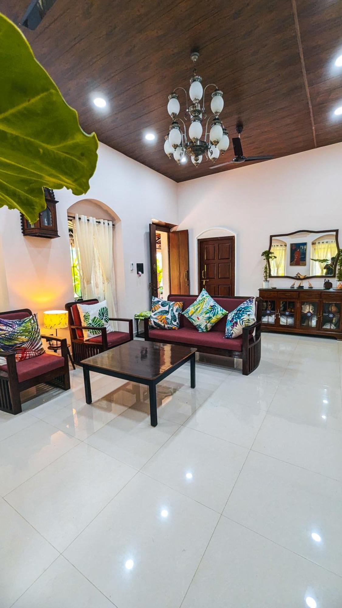 The First House By V3Homestay 4Bhk Private Pool カラングート エクステリア 写真