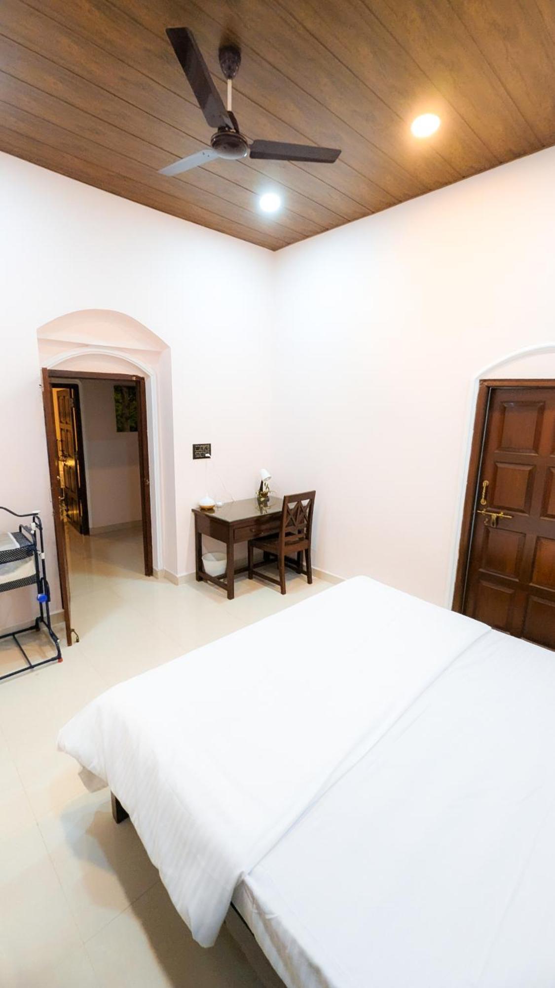 The First House By V3Homestay 4Bhk Private Pool カラングート エクステリア 写真
