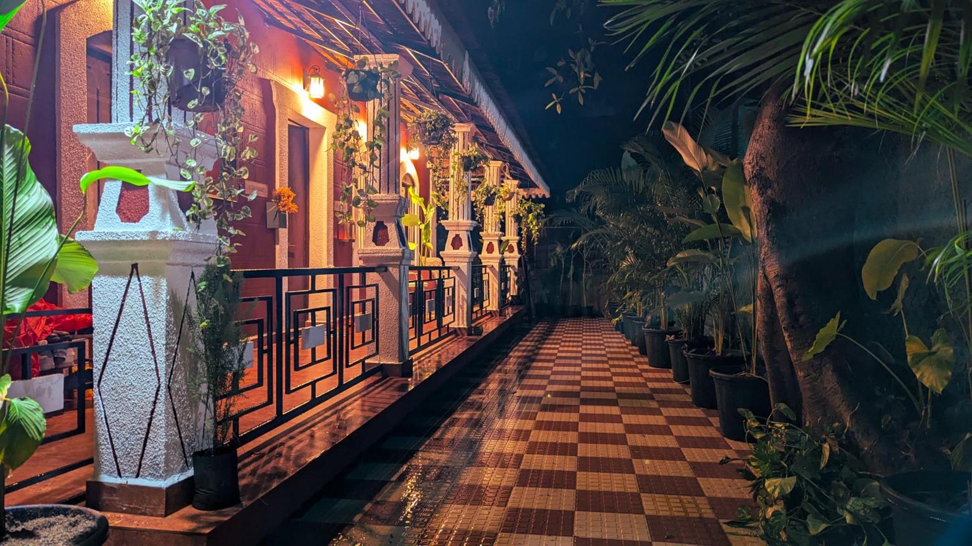 The First House By V3Homestay 4Bhk Private Pool カラングート エクステリア 写真