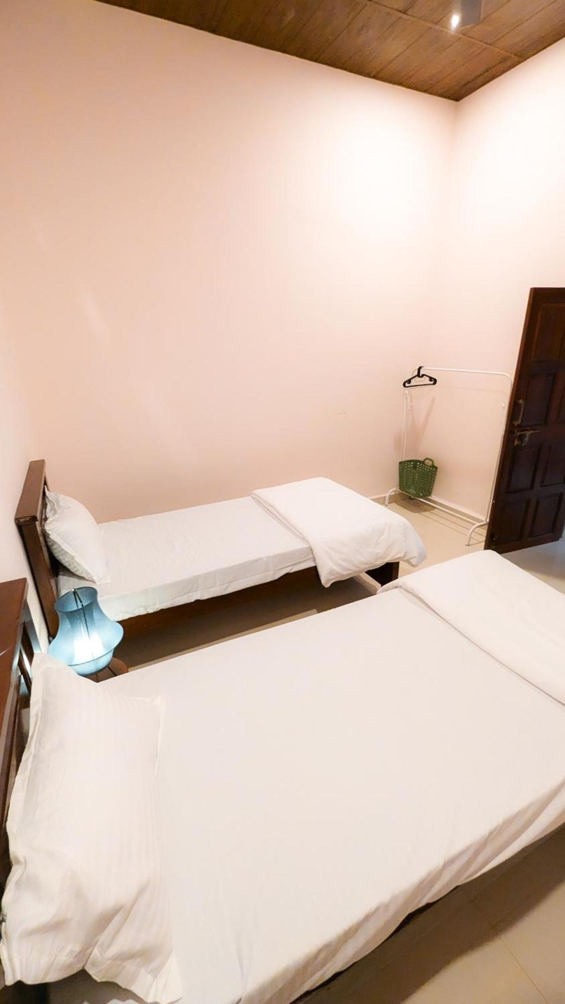 The First House By V3Homestay 4Bhk Private Pool カラングート エクステリア 写真