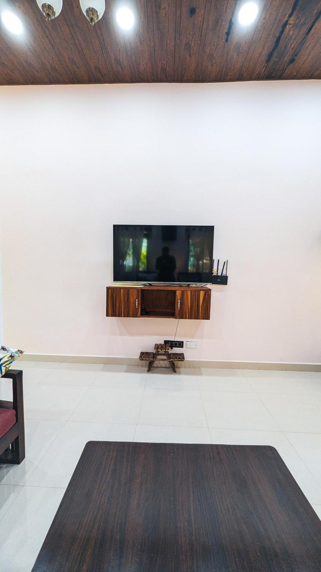 The First House By V3Homestay 4Bhk Private Pool カラングート エクステリア 写真