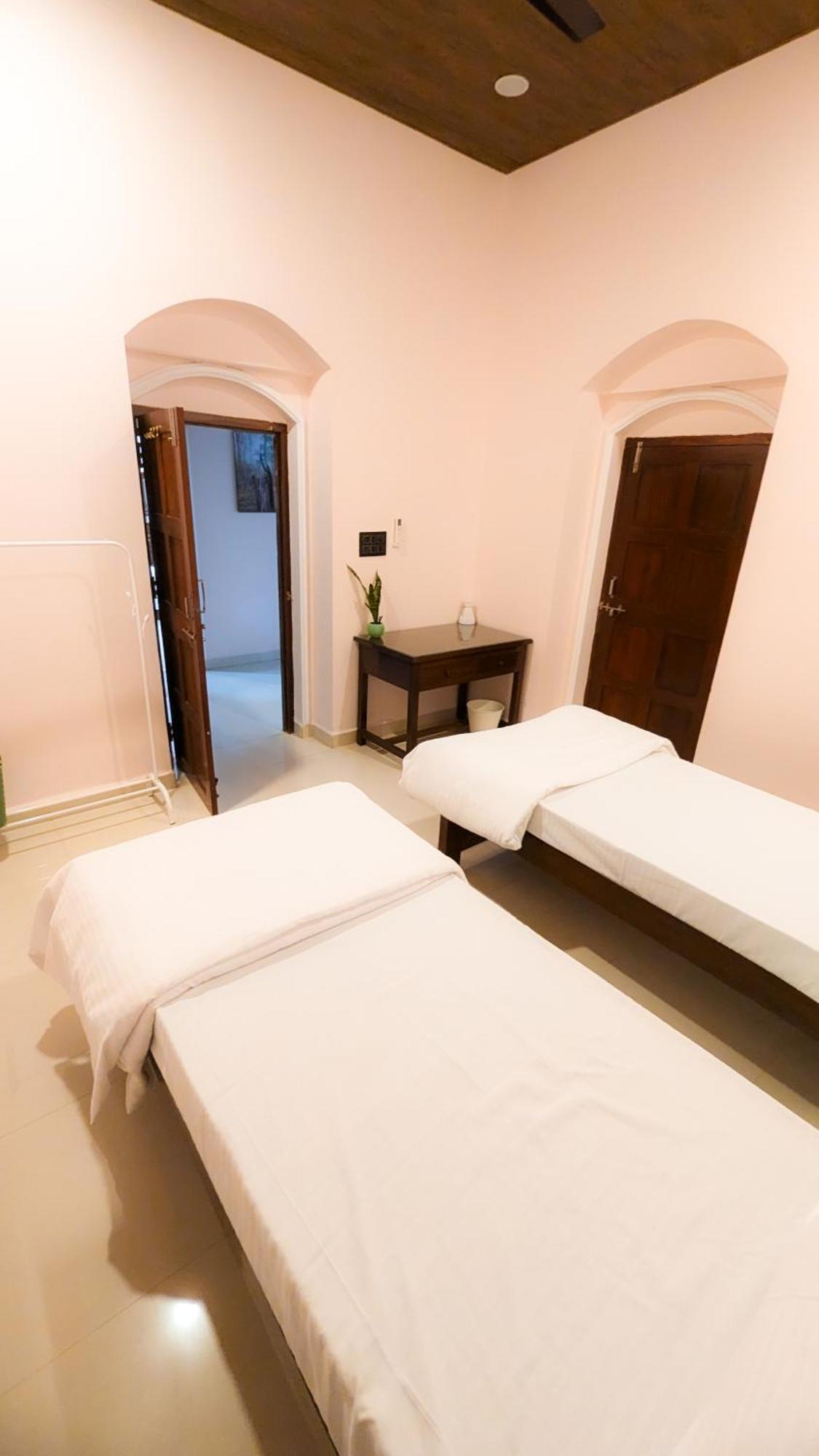 The First House By V3Homestay 4Bhk Private Pool カラングート エクステリア 写真